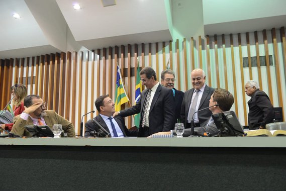 Depois de uma semana ausente do trabalho na Assembleia Legislativa para cuidar de sua saúde, o presidente José Vitti retornou nesta terça-feira, 22, assumindo novamente o comando da sessão ordinária; Vitti afirmou em entrevista à imprensa que sua decisão de não disputar a reeleição para deputado estadual permanece inalterada, mesmo após ter recebido bons diagnósticos; recentemente ele descobriu um nódulo no fígado, mas exames mostraram que ele é benigno e o tratamento não necessita de intervenção cirúrgica