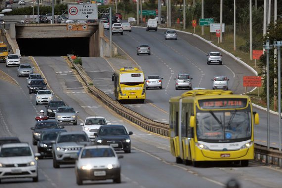 O governador Rodrigo Rollemberg determinou à Secretaria de Educação que suspenda as aulas, nesta sexta-feira (25), nas escolas públicas do Distrito Federal; medida foi tomada para garantir a segurança das crianças diante da possibilidade de novas interrupções, por conta da greve dos caminhoneiros