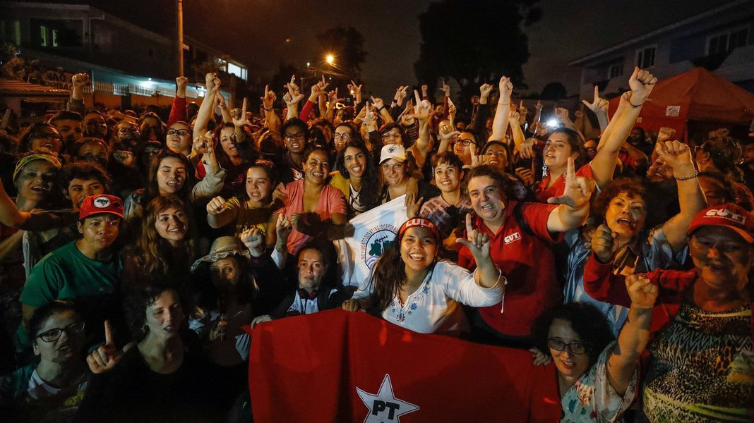 Curitiba PR 10 04 2018 Bela Gil visita acampamento de resistência Lula Livre em Curitiba Fotos: Ricardo Stuckert