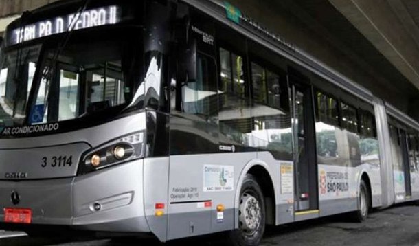 A SPTrans informou na noite desta quarta-feira (23) que 40% a frota de ônibus de São Paulo não circulará na quinta-feira (23) devido à falta de combustível. Isso ocorreu por conta das manifestações de caminhoneiros contra o aumento do diesel, que ocorrem desde segunda-feira