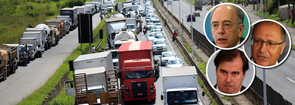 "O tucano Pedro Parente conduziu o Brasil para mais um desastre. O “grande” executivo geriu a Petrobras preocupado apenas em proteger a empresa e seus acionistas das variações do preço do petróleo no mercado internacional", diz o colunista Ricardo Cappelli; ele acrescenta que a população está "anestesiada, desempregada e cada vez mais indignada com a política. A direita encurralada, com um golpe fracassado nas mãos e sem conseguir encontrar saídas plausíveis pelo caminho do voto"