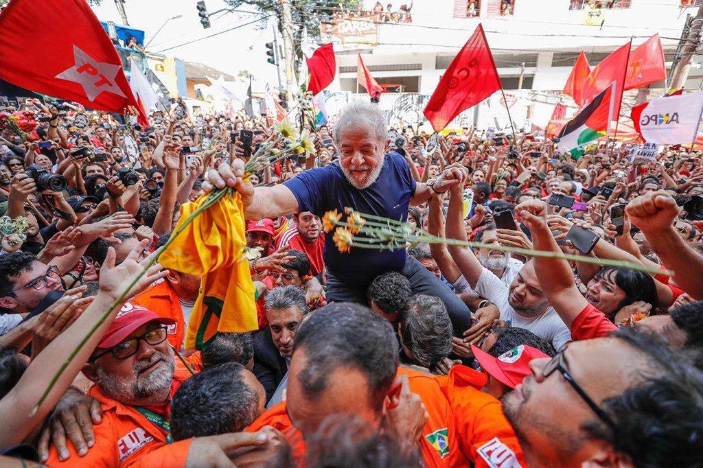 "No próximo domingo, 27, por proposta do presidente Lula, sua candidatura será lançada em todo o País", diz o colunista José Reinaldo Carvalho; "Uma iniciativa audaciosa, que dá consistência à decisão política de não resignar ante às injustiças perpetradas pelos torquemadas do lavajatismo nem às ameaças dos que se julgam proprietários da Corte eleitoral", diz; "Destarte, o dia 27 de maio poderá constituir o marco de uma nova etapa de luta por um Brasil democrático e popular e um ponto de inflexão no cenário político pré-eleitoral"