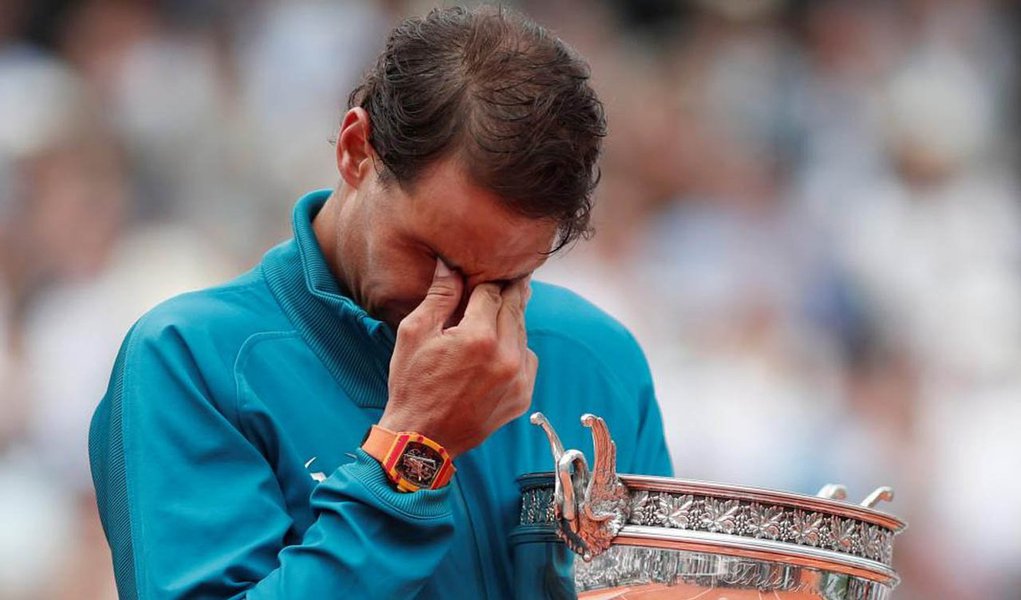 O tenista número 1 do mundo, Rafael Nadal, conquistou neste domingo (10) seu 11° título no torneio de Roland Garros, batendo o austríaco Dominic Thiem (8º) em três sets, parciais de 6-4, 6-3 e 6-2