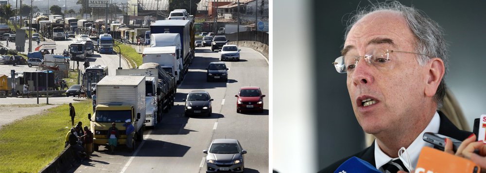 Responsável pela crise que paralisa fábricas, aeroportos e reduz o abastecimento de supermercados e farmácias no País, Pedro Parente diz que a política de preços só muda se Michel Temer mudar a diretoria da Petrobras; sua política de preços provocou a greve e é contestada por engenheiros, petroleiros e até por tucanos que deram o golpe de 2016; em teleconferência com investidores, ele também disse: "Segundo a legislação do petróleo, enfrentamos livre competição e somos livres para determinar nosso preço"