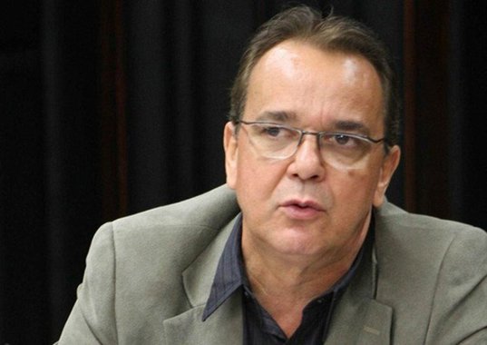 O ministro do STF Gilmar Mendes mandou soltar Hudson Braga, que ocupou o cargo de secretário de Obras na gestão do ex-governador do Rio Sérgio Cabral (MDB), e Carlos Miranda, acusado de ser o principal operador do emedebista; de acordo com as investigações, Braga usou empresas criadas em seu nome e em nome de parentes para receber dinheiro por meio de contratos simulados de prestação de serviços