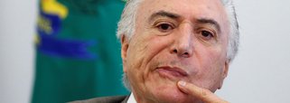 "A primeira deu-se pelo que Michel Temer fez às escuras, quando recebeu Joesley Batista no porão do Jaburu na noite de 7 de março de 2017. A segunda morte ocorre agora pelo que Michel Temer não fez às claras, ou seja, pela incapacidade de negociar com os líderes da greve dos caminheiros ou de impor um mínimo de autoridade", diz o colunista do Jornal O Globo Lauro Jardim