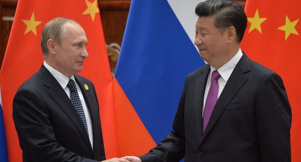 China e Rússia aprofundam e fortalecem relações de alto nível; nas primeiras conversações realizadas nesta sexta-feira (8), em Pequim, entre os presidentes Xi Jinping e Vladimir Putin, ambos expressaram plena concordância quanto a temas da agenda bilateral e sobre os desafios do mundo atual