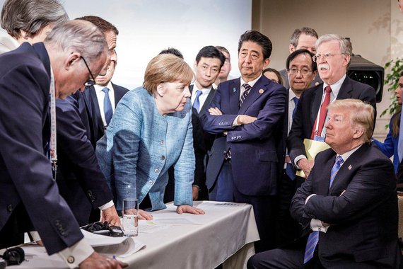 A decisão do presidente dos Estados Unidos, Donald Trump, de retirar o apoio americano ao comunicado final da cúpula do G7 por meio uma mensagem no Twitter, provocou reações Alemanha e da França neste domingo (10), e minou o que já parecia ser um frágil consenso sobre a disputa comercial entre os Estados Unidos e seus principais aliados