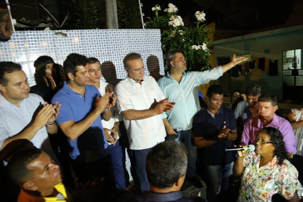 O projeto “Queremos Ouvir Você”, lançado em 2014 pelo então candidato a governador Renan Filho (MDB), está de volta; a versão 2018 terá, além do governador, o senador Renan Calheiros e o deputado federal e ex-ministro de Michel Temer, Maurício Quintella (PR), entre outros políticos, na comunidade Piabas, em Maceió, conversando com os moradores