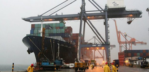O Fórum de Competitividade das Exportações enviou carta a cada um dos oito ministros do conselho da Câmara de Comércio Exterior pedindo a recomposição do crédito tributário a empresas do segmento; o governo reduziu de 2% para 0,1% o percentual do crédito para estimular exportações, no âmbito do Regime Especial de Reintegração de Valores Tributários para as Empresas Exportadoras (Reintegra)
