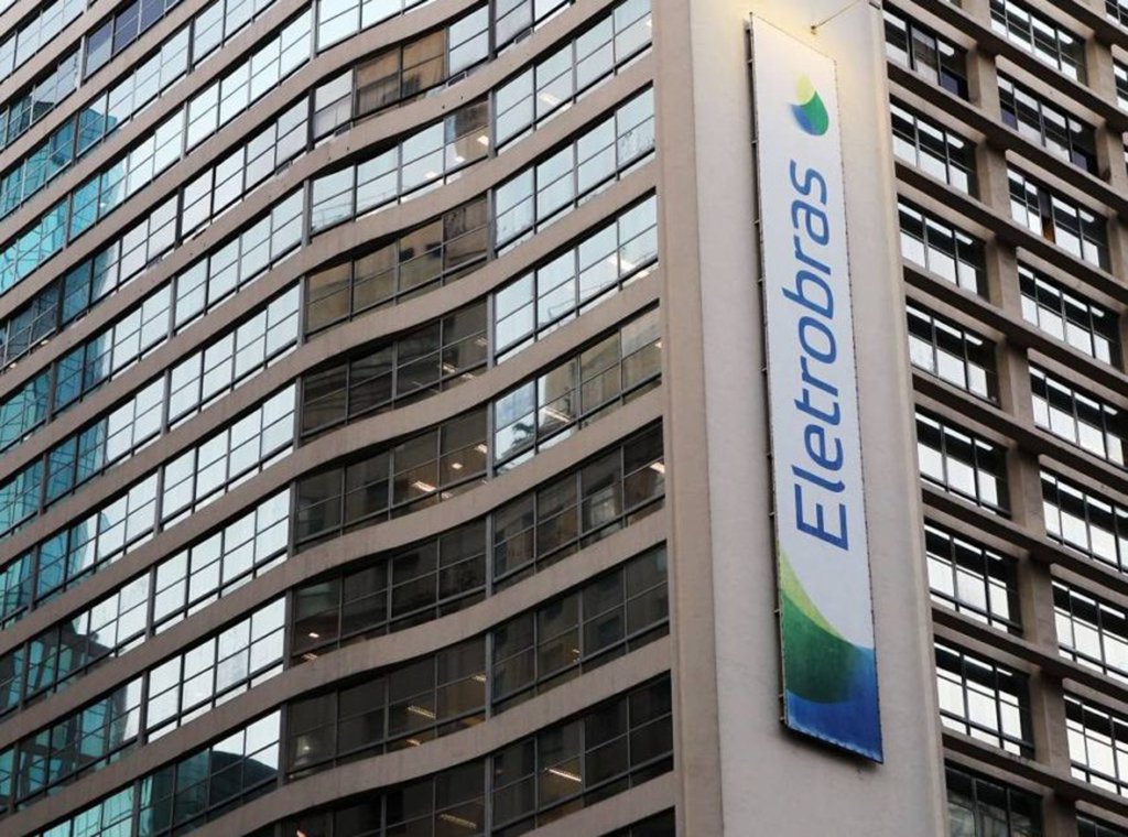 BTG Pactual, Sousa Sescon, Barrieu &amp; Flesh Sociedade de Advogados. Estas são as empresas contratadas sem licitação pela Eletrobras em 2017; Sindicato dos Trabalhadores nas Empresas de Energia do Rio de Janeiro e Região pediu cópias desses contratos, amparado pela Lei de Acesso a Informação, mas a empresa negou a disponibilização destes contratos alegando serem estratégicos para a empresa