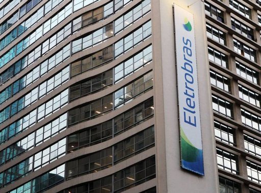 BTG Pactual, Sousa Sescon, Barrieu &amp; Flesh Sociedade de Advogados. Estas são as empresas contratadas sem licitação pela Eletrobras em 2017; Sindicato dos Trabalhadores nas Empresas de Energia do Rio de Janeiro e Região pediu cópias desses contratos, amparado pela Lei de Acesso a Informação, mas a empresa negou a disponibilização destes contratos alegando serem estratégicos para a empresa