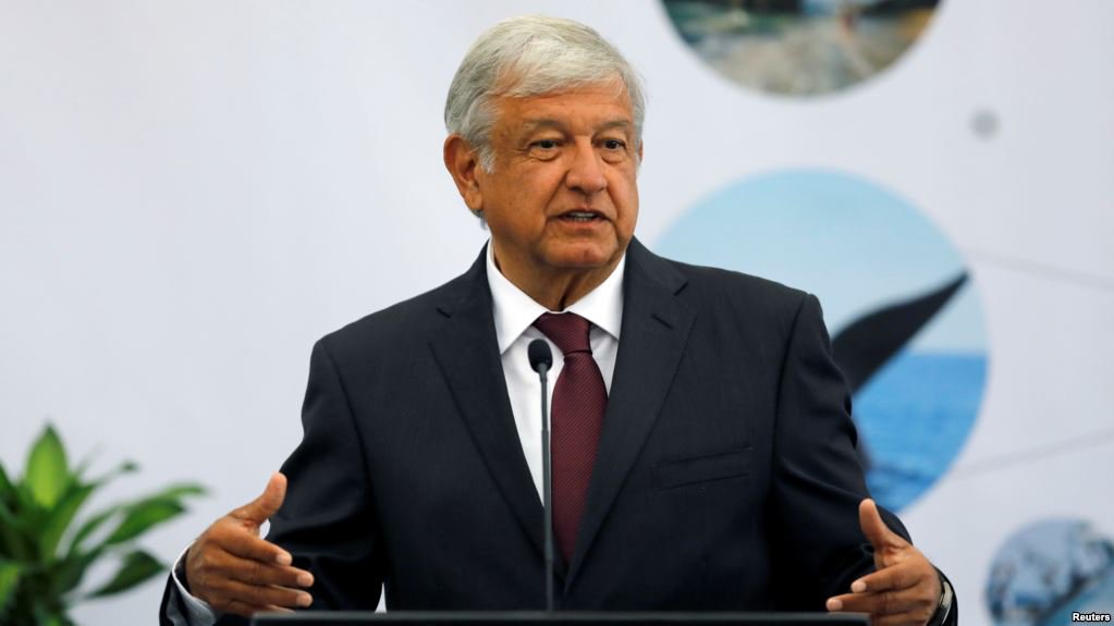 Pesquisa divulgada hoje pelo jornal El Financiero, de Mexico City, mostra que Andres Manuel Lopez Obrador, ex-prefeito da capital mexicana, tem 46%; o segundo colocado, Ricardo Anaya, que lidera uma coalização direita-esquerda tem 26%; foram entrevistadas 1000 pessoas entre 26 de abril e 2 de maio; a margem de erro é de 3 pontos