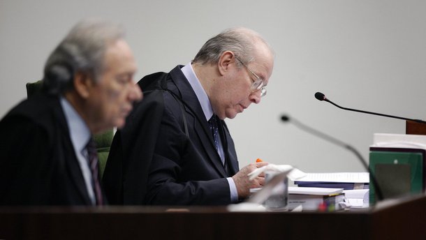 A Segunda Turma do Supremo Tribunal Federal decidiu nesta terça-feria 15 adiar a conclusão do julgamento do deputado federal Nelson Meurer (PP-PR) e de dois filhos dele pelos crimes de crimes de corrupção e lavagem de dinheiro; é a primeira ação penal da Operação Lava Jato julgada pela Corte após a chegada dos primeiros inquéritos, em 2015