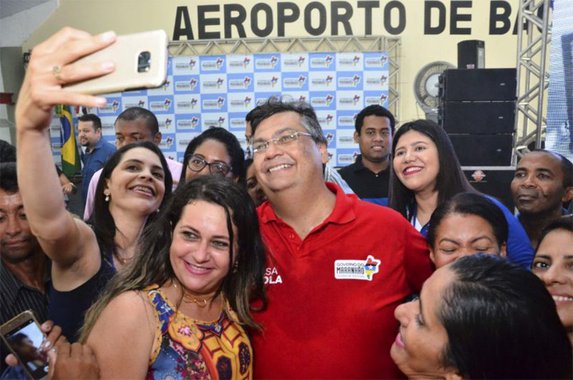 Pesquisa realizada pelo Instituto Data Ilha ouviu 2.137 pessoas, entre os dias 9 e 10 de maio, e mostra que o governador Flávio Dino seria reeleito no primeiro turno com 60,03% dos votos; a ex-governadora Roseana Sarney (MDB) tem 27,68%; o deputado Eduardo Braide (PMN) com 6,87%, o senador Roberto Rocha (PSDB) tem 2,63%; o atual governo é aprovado por 60,09% e Roseana tem a maior rejeição, 39,3%