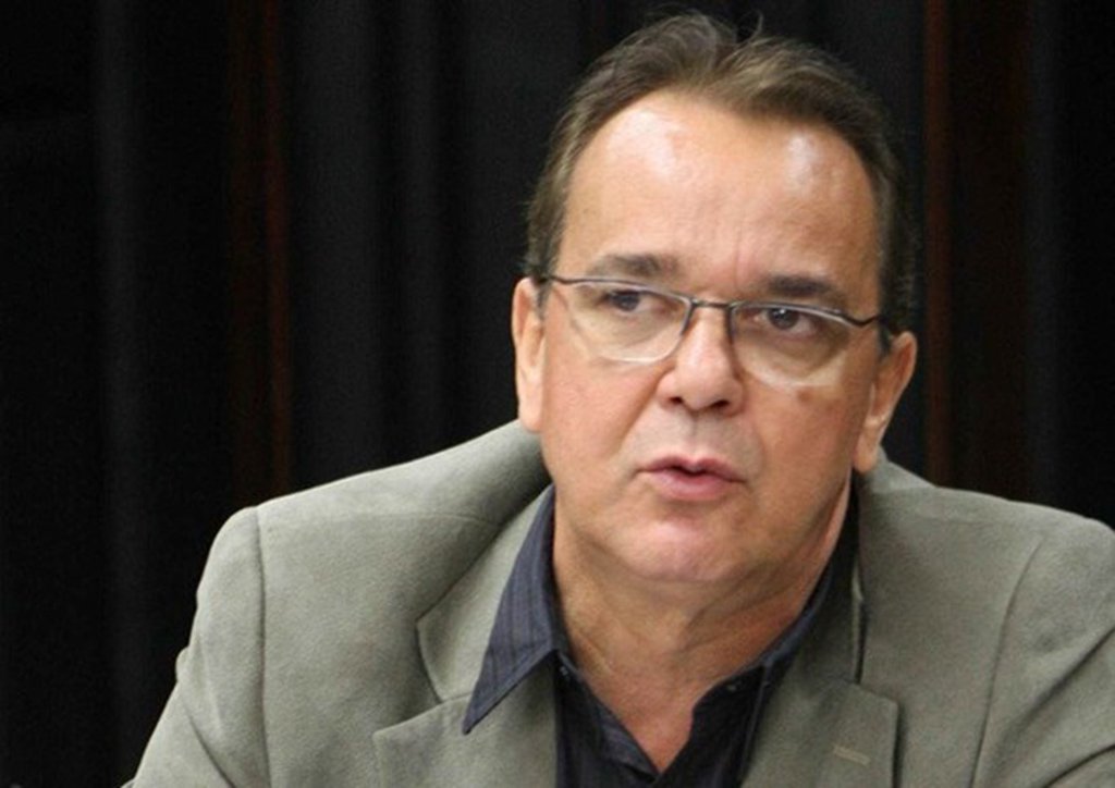 O ministro do STF Gilmar Mendes mandou soltar Hudson Braga, que ocupou o cargo de secretário de Obras na gestão do ex-governador do Rio Sérgio Cabral (MDB), e Carlos Miranda, acusado de ser o principal operador do emedebista; de acordo com as investigações, Braga usou empresas criadas em seu nome e em nome de parentes para receber dinheiro por meio de contratos simulados de prestação de serviços