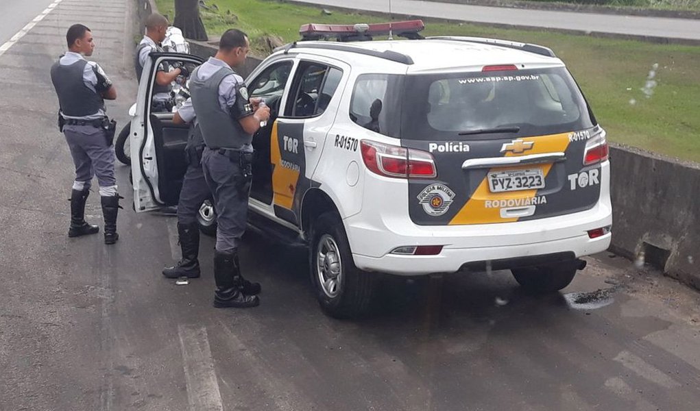 Repórter do site Ponte Jornalismo Fausto Salvadori conta como foi arrancado à força de um ônibus por policiais rodoviários de Campinas (SP), a caminho de pauta sobre violência policial
