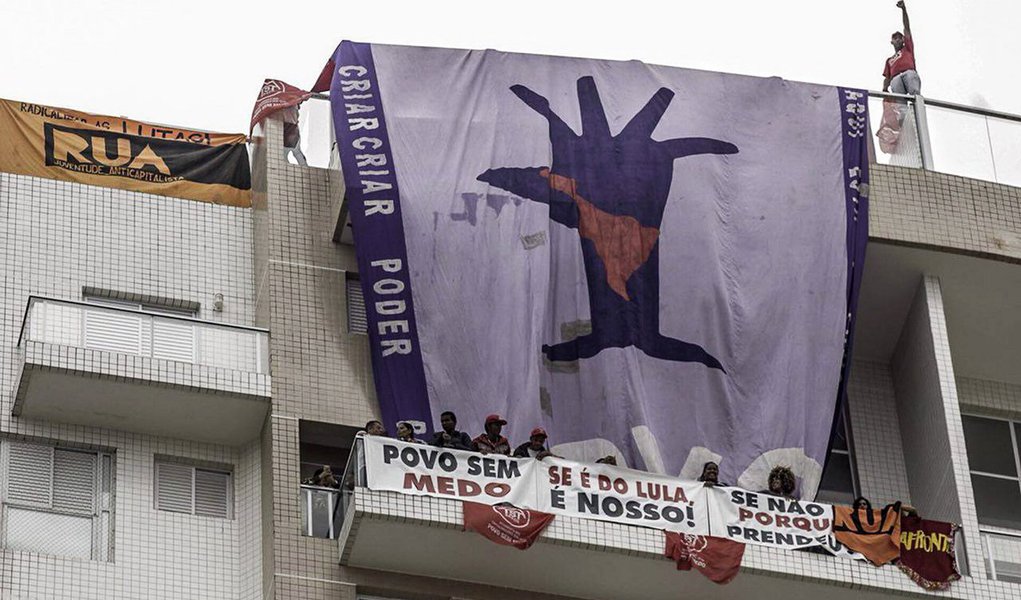 O empresário Fernando Gontijo, que arrematou no último momento, por R$ 2,2 milhões, o triplex do Guarujá cuja propriedade foi atribuída, sem provas, ao ex-presidente Lula, foi condenado por improbidade no âmbito da Operação Confraria, deflagrada em 2005 contra fraudes em licitações na Prefeitura de João Pessoa; Gontijo e outros oito sentenciados – entre eles, o ex-governador do Estado e ex-prefeito de João Pessoa Cícero de Lucena Filho (PSDB), devem pagar multa de R$ 852 mil, por superfaturamento de obras públicas de infraestrutura bancadas com dinheiro de convênios entre a União e a Prefeitura
