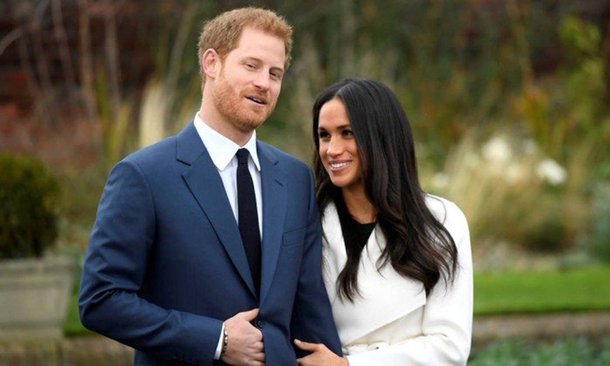 Thomas Markle não irá levar a filha e atriz Meghan Markle (foto) ao altar este sábado (19), em Londres, onde vai se casar com o príncipe Harry, sucessor da coroa britânica. Ele teria feito cateterismo depois de sofrer enfarte; o problema seguiu-se à revelação de que o pai da noiva, um diretor de iluminação de TV, de 73 anos, teria vendido a um paparazzo fotos suas preparando-se para a cerimônia real, que seriam vedidas para todo o mundo por cerca de 100 mil euros.