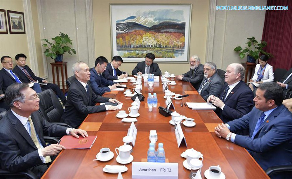 Depois de semanas de tensão, a partir de medidas protecionistas contra a China adotadas pelo presidente dos EUA Donald Trump, que poderiam levar as duas potências a uma guerra comercial, abre-se uma nova perspectiva nas relações bilaterais