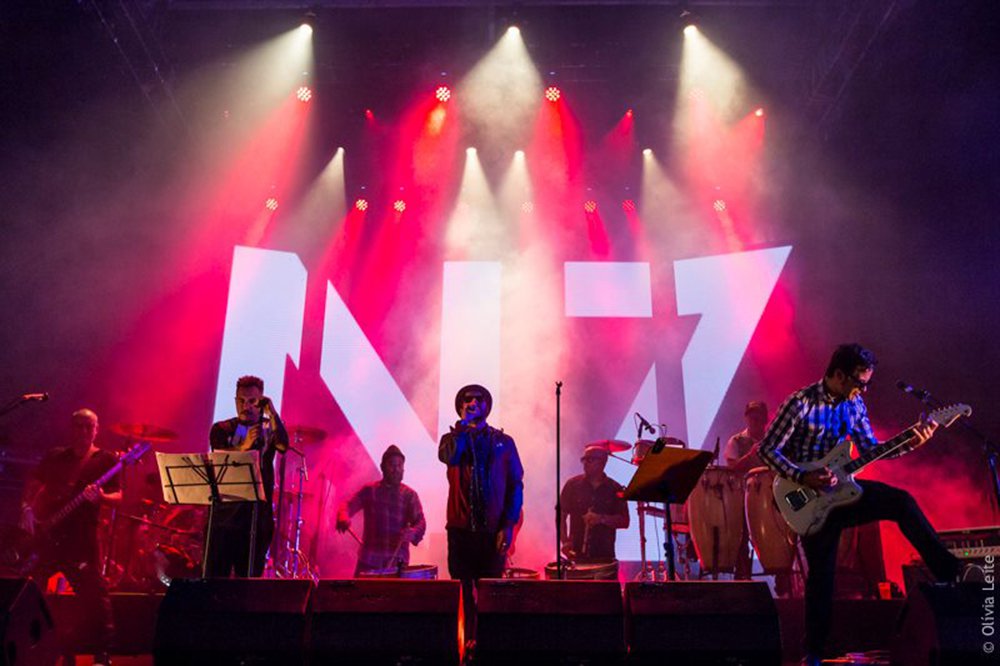 O grupo Nação Zumbi se apresentou na Virada Cultural em São Paulo e fez uma defesa contundente pela liberdade de Lula no palco principal da Chácara do Jockey; o vocalista Jorge du Peixe foi saudado aos gritos quando fez pediu “Lula Livre” antes da canção “Meu Maracatu Pesa uma Tonelada”