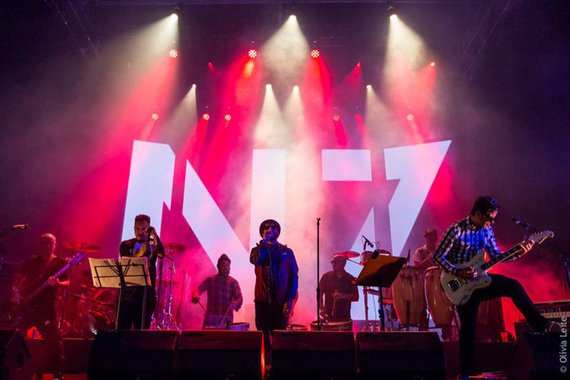 O grupo Nação Zumbi se apresentou na Virada Cultural em São Paulo e fez uma defesa contundente pela liberdade de Lula no palco principal da Chácara do Jockey; o vocalista Jorge du Peixe foi saudado aos gritos quando fez pediu “Lula Livre” antes da canção “Meu Maracatu Pesa uma Tonelada”