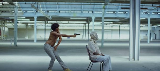 A canção “This is America” (Essa é a américa), do multiartista Donald Glover, tem um clipe dirigido por Hiro Murai, com mensagens cifradas sobre a violência contra os negros na América; ao comentar o clipe, a internauta Gabi Oliveira diz que o minuto 0:52 se refere às leis de Jim Crow; "Jim Crow era uma forma pejorativa de se referir às pessoas negras escravizadas e depois virou nome de um conjunto de leis que legitimavam a segregação racial nos EUA", reforça; assista ao clipe