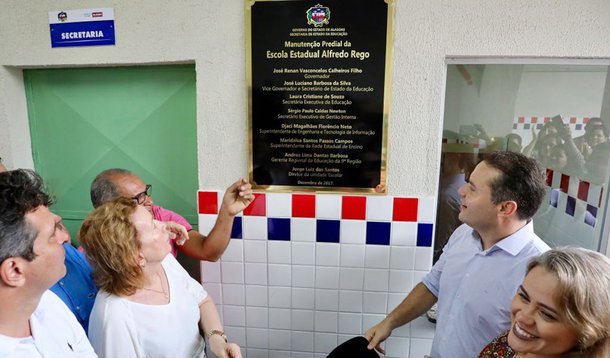 Em Alagoas, cerca de 160 unidades de ensino já foram reformadas, representando mais de 50% do número total de escolas públicas estaduais recuperadas; “Alagoas não tinha nenhuma escola em tempo integral e, hoje, já são 50. Atualmente, 12 mil alunos estão estudando em tempo integral", comemorou o governador durante a entrega da reforma de uma escola em Igreja Nova