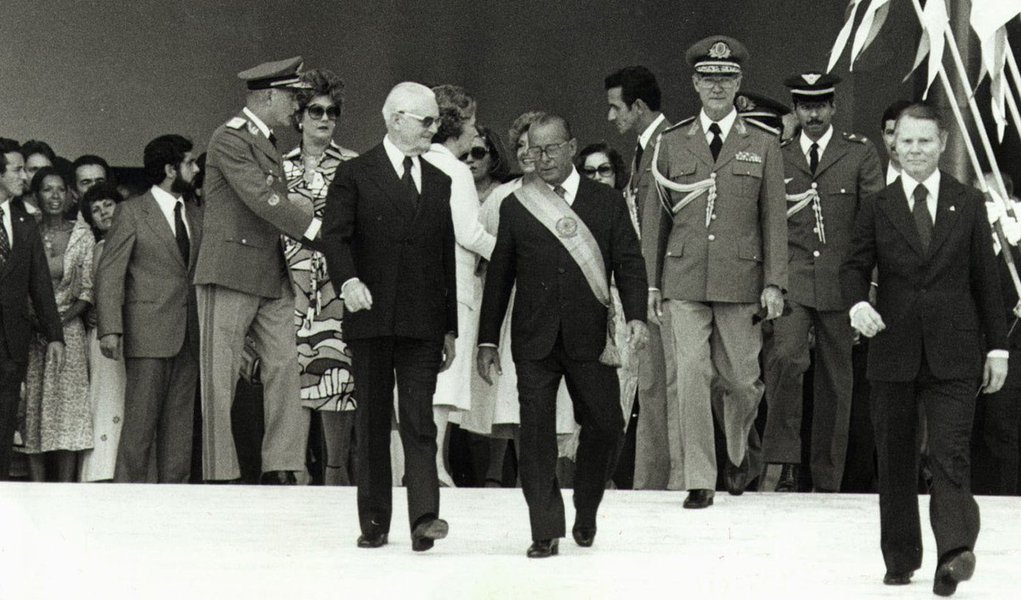 B0005 SAO PAULO ARQUIVO 15/03/79 POLITICA FIGUEREDO POSSE DO PRESIDENTE JOAO BATISTA FIGUEIREDO AO LADO GEISEL FOTO DIVULGACAO