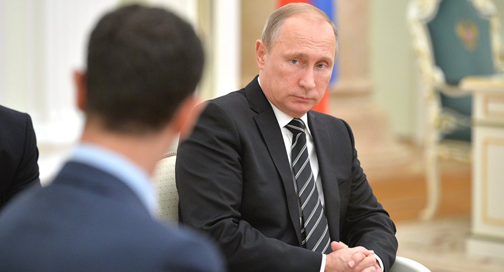 O presidente da Rússia, Vladimir Putin, se reuniu com o presidente sírio, Bashar Assad, na cidade de Sochi. A informação foi divulgada pelo porta-voz do Kremlin, Dmitry Peskov, nesta quinta-feira (17); "Hoje, em Sochi, o presidente Putin manteve conversações com o presidente sírio, Bashar Assad. Assad visitou Sochi em uma visita de trabalho", disse Peskov a repórteres