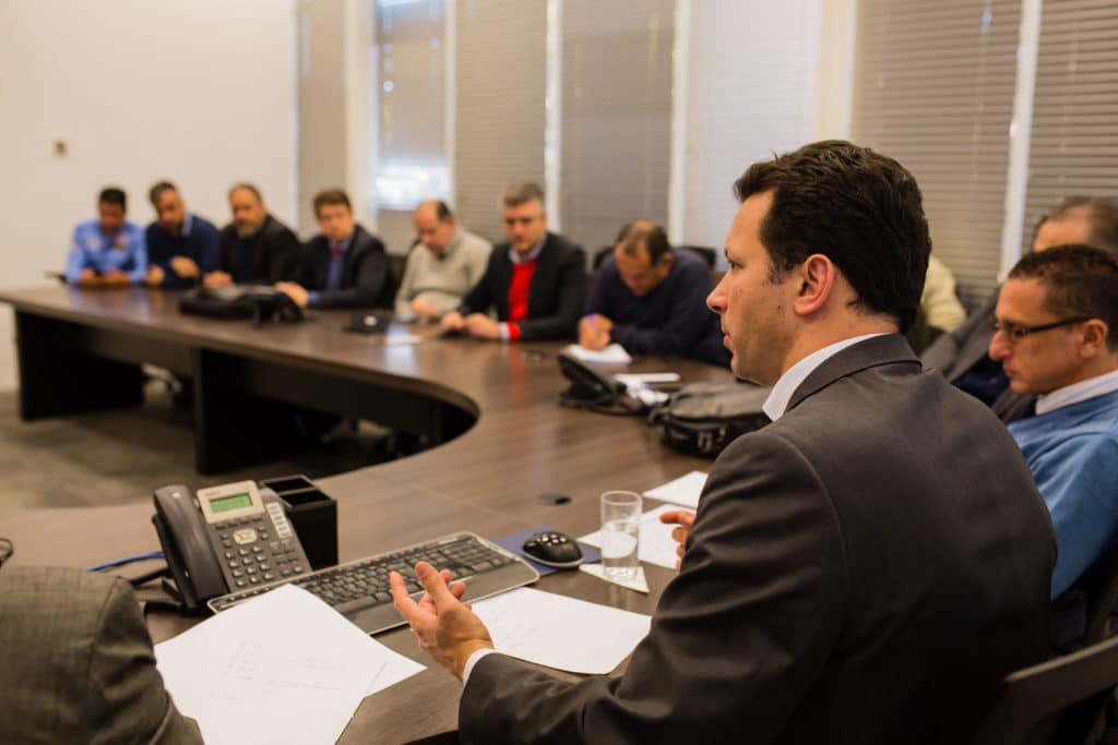 O prefeito de Porto Alegre, Nelson Marchezan Júnior, decretou situação de emergência no município em razão do desabastecimento ocasionado pela paralisação nacional dos caminhoneiros; objetivo da medida, segundo o prefeito, é o de “otimizar recursos existentes e direcioná-los às áreas essenciais (saúde, segurança, transporte público e saneamento básico), concentrando esforços para garantir a continuidade da prestação dos serviços públicos prioritários”