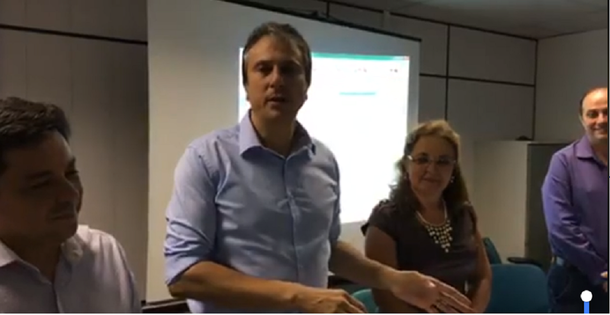 O governador Camilo Santana anunciou, no final da manhã de hoje o funcionamento do programa Plantão Saúde Cirurgia. O programa prevê o atendimento aos pacientes que estão em lista de espera para a realização de cirurgias eletivas, em parceria com 24 hospitais privados e filantrópicos 