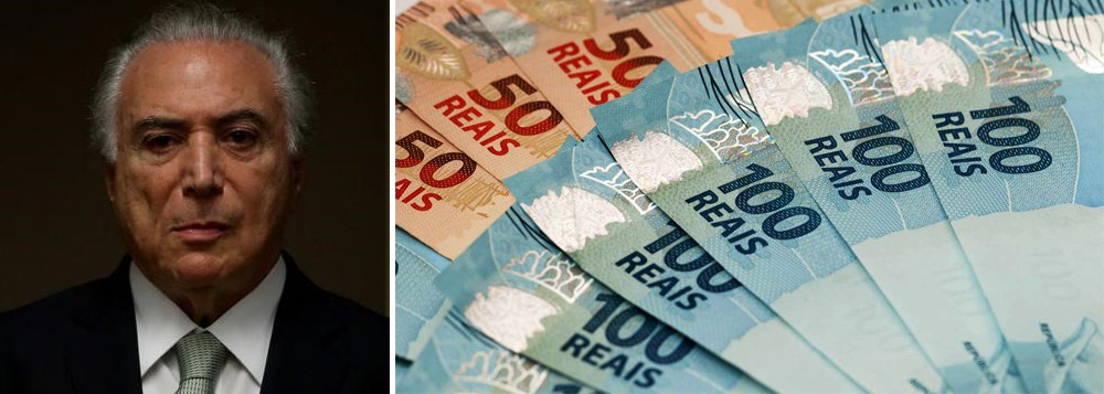 Índice de Atividade Econômica do Banco Central (IBC-Br), espécie de sinalizador do Produto Interno Bruto (PIB), encolheu 0,74% em março, fechando o primeiro trimestre de 2018 com queda de 0,13% em relação aos três últimos meses do ano passado, segundo dados do Banco Central; nesta terça-feira, Temer comemorou 2 anos de mandato afirmando que a economia estava retomando o crescimento, a despeito de ter agravado a recessão e de deixar mais de 13 milhões de desempregados