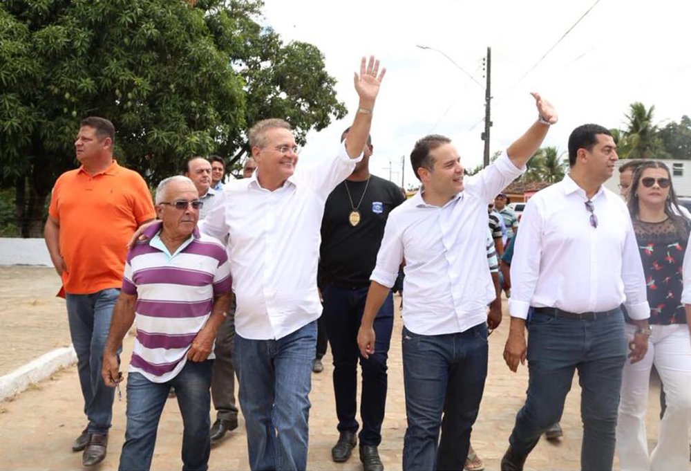 Levantamento da TDL Pesquisa &amp; Marketing mostra o governador Renan Filho (MDB) com 49% da intenção de votos em todo estado; aprovação de sua gestão é de 68%; o senador Renan Calheiros (MDB) ampliou sua liderança, de 28% em janeiro para 35% em maio; pesquisa foi feita em 53 municípios, durante os dias 15, 16 e 17 de maio; grau de confiança é de 95%; margem de erro é de 3% para mais ou menos 