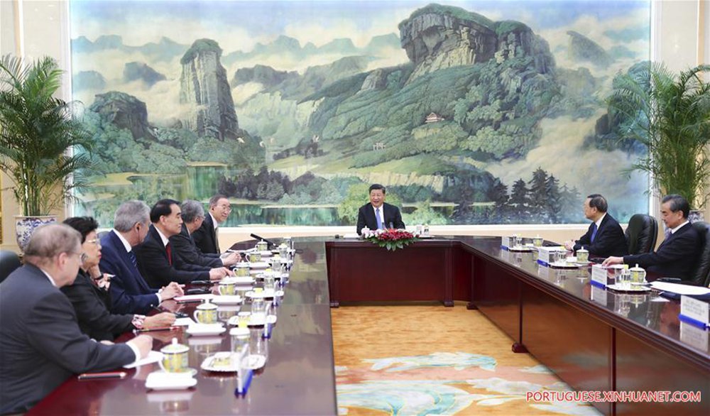 Ao apostar no comércio multilateral em matéria econômica e no multilateralismo no campo diplomático, em encontro com o antigo secretário geral da ONU, Ban Kim-moon, hoje líder do Foro de Boao, o presidente chinês Xi Jinping, atua pelo aumento da influência econômica e política da Ásia nos assuntos mundiais
