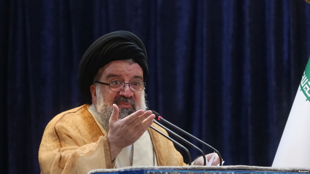 O clérigo iraniano de alto nível Ahmad Khatami afirmou que o Irã aniquilará a capital de Israel, Tel Aviv, e a terceira maior cidade, Haifa, se o país atuar "imprudentemente"; "Não temos nada a ver com a bomba nuclear, ao invés disso, nossa política é uma política de contenção. Nessa direção, o poder de mísseis do Irã está crescendo a cada dia para que Israel não possa dormir, temendo essa força. Se Israel atuar imprudentemente, nós destruiremos Tel Aviv e Haifa por completo"