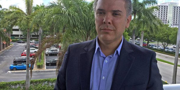 Com 99,6% dos votos apurados, num segundo turno de pleito presidencial em que 47% do eleitorado não compareceu às urnas, o candidato do partido denominado Centro Democrático, de extrema-direita, ganha as eleições presidenciais na Colômbia, com 53,9% dos votos. Gustavo Petro, de centro-esquerda, obteve 41,8%