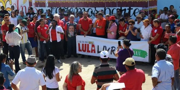 A caravana é liderada por militantes petistas e representantes de movimentos sociais e sindicais; meta é visitar os 224 municípios do Piauí para levar a mensagem: Lula livre! “O apoio das pessoas nos motiva a continuar com essa jornada. Não vamos sair das ruas enquanto não houver justiça para Lula”, afirma Assis Carvalho, presidente do Diretório Estadual do PT