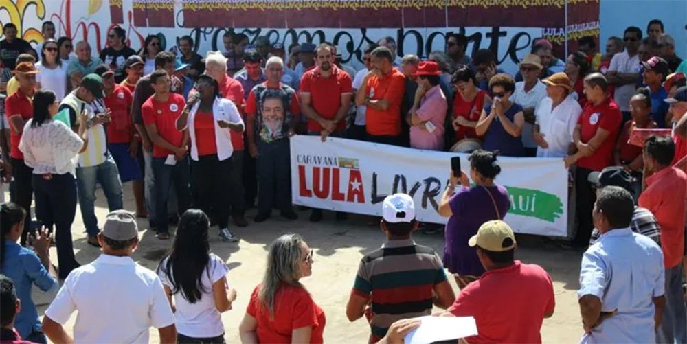 A caravana é liderada por militantes petistas e representantes de movimentos sociais e sindicais; meta é visitar os 224 municípios do Piauí para levar a mensagem: Lula livre! “O apoio das pessoas nos motiva a continuar com essa jornada. Não vamos sair das ruas enquanto não houver justiça para Lula”, afirma Assis Carvalho, presidente do Diretório Estadual do PT