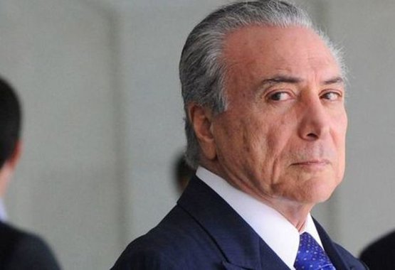 Considero da maior gravidade o roubo do bem-estar de brasileiros para a riqueza e o fausto dos estrangeiros, que ainda vem nos humilhar com seu poder econômico e financeiro. Se o caro leitor quer, real e efetivamente, combater a corrupção, pode iniciar votando, nesta eleição de 2018, em candidatos nacionalistas