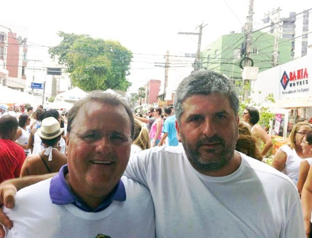 Os advogados do ex-diretor da Defesa Civil de Salvador, Gustavo Ferraz, solicitaram ao Supremo Tribunal Federal (STF) que a denúncia sobre os R$ 51 milhões, encontrados em um apartamento emprestado ao ex-ministro Geddel Vieira Lima, seja enviada para a 1ª instância; a defesa pede que o ministro Edson Fachin, relator do processo, aplique a nova jurisprudência sobre foro privilegiado