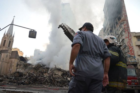 O jornalista Leonardo Sakamoto destaca em seu blog que assistimos a uma inversão de valores no caso do incêndio seguido de desabamento, com um número de mortes ainda pouco claro e pouco debatido pela imprensa; ele diz: "ocupar um prédio vazio ou um terreno ocioso é uma ação válida em uma sociedade que desrespeita sua própria Constituição e as convenções internacionais das quais é signatária ao colocar o direito à propriedade acima dos demais parâmetros da dignidade humana"