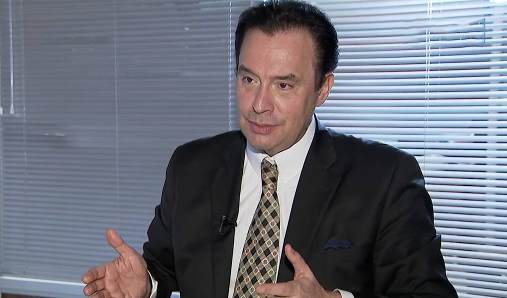 O dono da empresa de refrigerantes Dolly, Laerte Codonho, foi preso sob suspeita de fraude fiscal e lavagem de dinheiro. De acordo com estimativa da polícia, o dinheiro desviado na fraude pode chegar a R$ 4 bilhões
