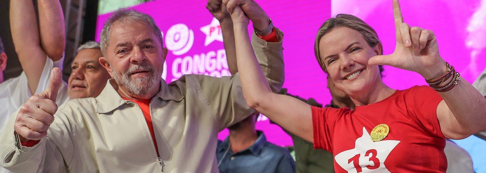 Partido enviou representação às direções da Folha, do Uol e do SBT reivindicando um representante do ex-presidente Lula nas sabatinas que serão realizadas com presidenciáveis a partir desta semana; em carta assinada pela presidente do PT, senadora Gleisi Hoffmann (PR), e pelo Secretário Nacional de Comunicação, Carlos Árabe, a legenda reitera que "Lula mantém seus direitos políticos de votar e ser votado"; pelo Twitter, Gleisi chamou a decisão dos veículos de "antidemocrática"; leia a carta