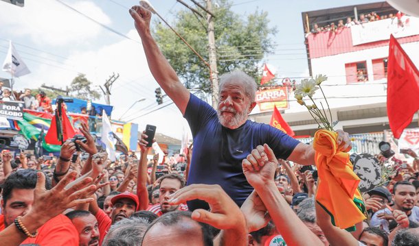 Sao Bernado do Campo SP 07 04 2018 O ex presidente Luiz Inacio Lula da Silva no braço do povo depois da missa e discursos em frente ao sindicato dos metalurgicos no ABC Fotos: Ricardo Stuckert