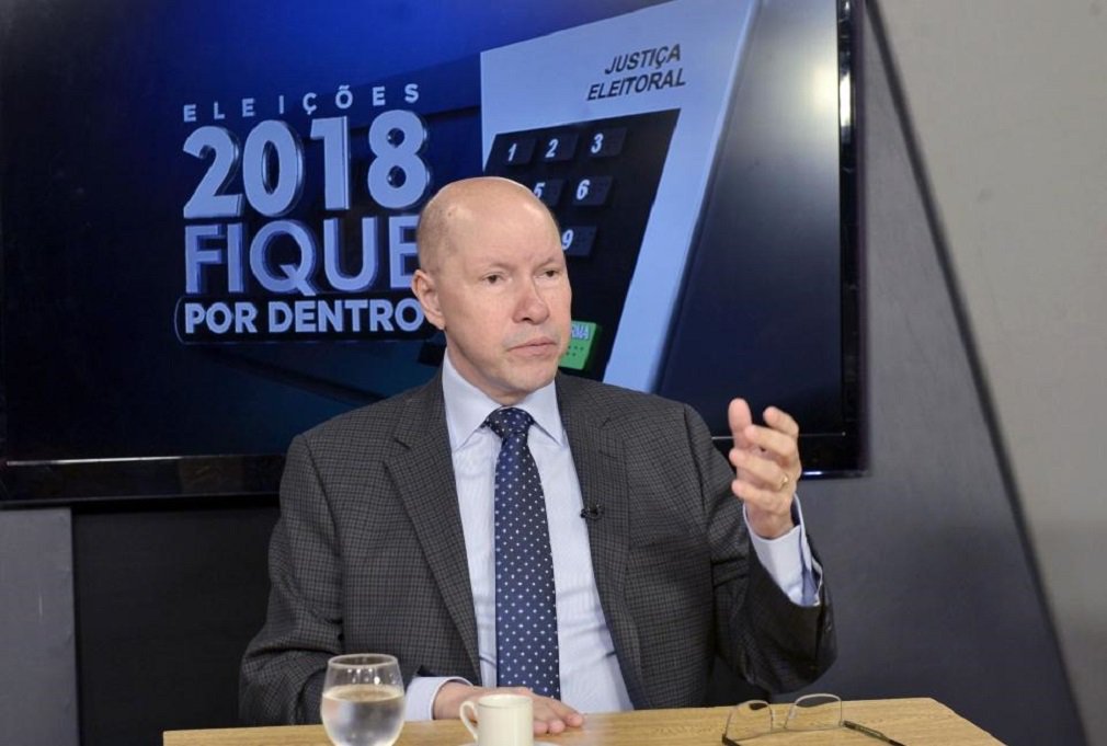 Em entrevista ao programa Eleições 2018 - Fique por Dentro, veiculado pela TV Assembleia-Go, o ex-senador Demóstenes Torres (PTB) falou sobre seu retorno à vida pública, o processo de cassação que sofreu e a batalha jurídica que travou para provar sua inocência e recuperar os direitos políticos; Demóstenes lembrou o trabalho que realizou no Senado. Ele disse que foi autor leis importantes, como a Lei Maria da Penha, que pune severamente agressores de mulheres, além de ter sido o maior relator de projetos de lei da história do Senado
