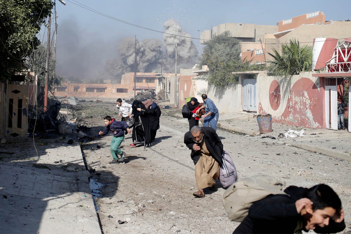 A mídia síria relatou ataque ao povoado sírio Al-Harra, província de Deir ez-Zor, na fronteira com o Iraque, supostamente realizado pela coalizão internacional, liderada pelos EUA, tendo como alvo forças governamentais; porém, um oficial americano culpou Israel pelo ataque