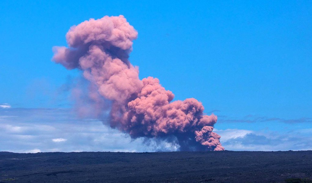 Erupção do vulcão Kilauea no Havaí 03/05/2018 Janice Wei/via REUTERS