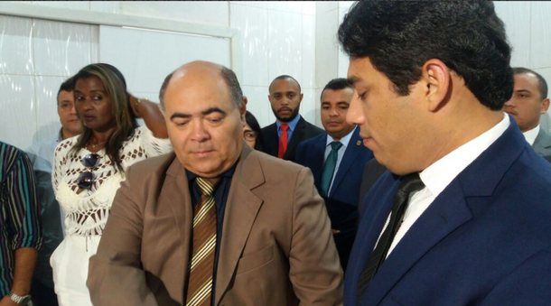 A Câmara de Vereadores de São Luís escolheu a nova Mesa Diretora da Casa para o biênio 2019-2020; o presidente eleito com 28 votos contra 1 foi o vereador Osmar Filho; a verdade é que não houve disputa, apenas um acordo em torno de uma chapa única