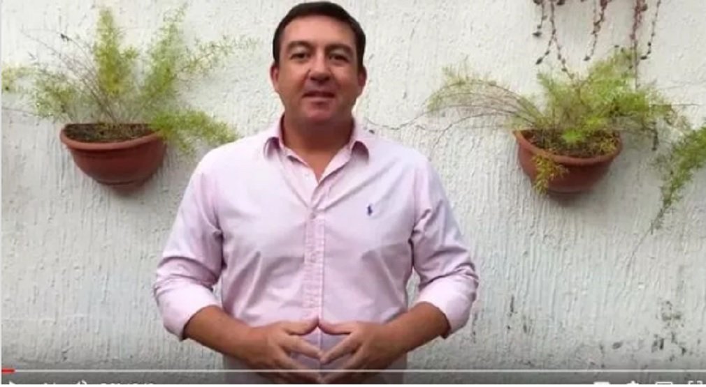 O presidente da Assembleia Legislativa, deputado José Vitti (PSDB) postou um vídeo em suas redes sociais na manhã desta sexta-feira, 11, agradecendo as inúmeras mensagens e manifestações de carinho recebidas após o anúncio de que não vai mais disputar as eleições deste ano por problemas de saúde; no vídeo, o presidente também comentou que já está em tratamento de saúde, tem diagnósticos positivos e está confiante; no dia que fez o anúncio, ele esclareceu aos jornalistas que está com nódulo no fígado, mas se sente bem e já está em tratamento; deputado afirmou ainda que sua saída do cenário político neste ano é irrevogável, mas não descarta a possibilidade de um retorno futuramente